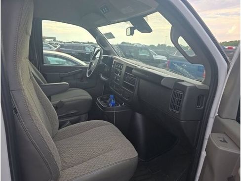 Used 2024 Chevrolet Express 3500 LT w/ LT Preferred Equipment Group RWD image 8