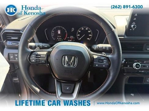 Used 2025 Honda Pilot TrailSport image 7