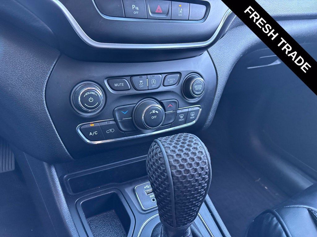 Used 2021 Jeep Cherokee Latitude Plus FWD image 9