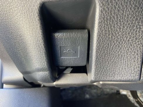 Used 2025 Toyota Camry SE image 29