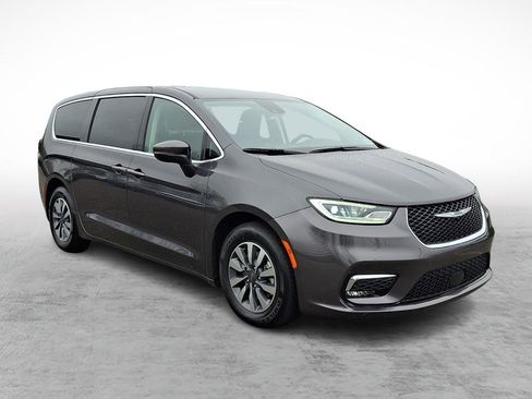 Used 2023 Chrysler Pacifica Touring-L FWD image 7