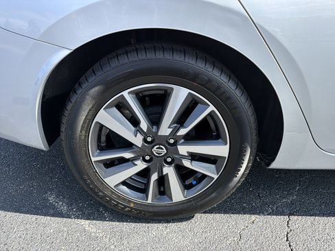 Used 2021 Nissan Versa SV image 17