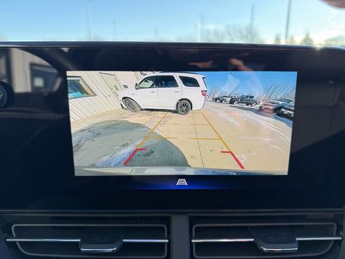 Used 2025 Chevrolet Trax LT w/ LT Convenience Package image 17