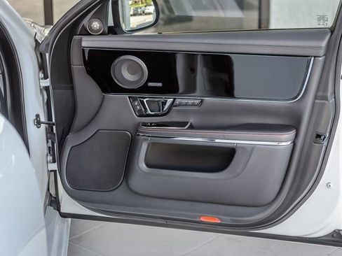 Used 2016 Jaguar XJ image 54