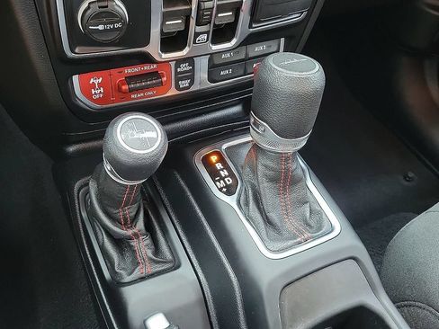 Used 2021 Jeep Gladiator Rubicon w/ LED Lighting Group AWD/4WD image 16