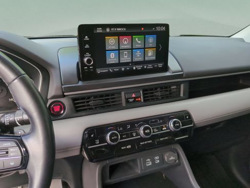 Used 2024 Honda Pilot Touring image 13