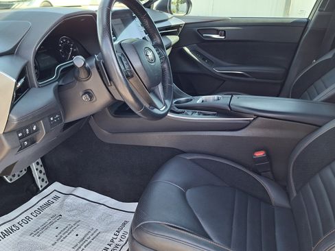 Used 2019 Toyota Avalon Touring FWD image 9