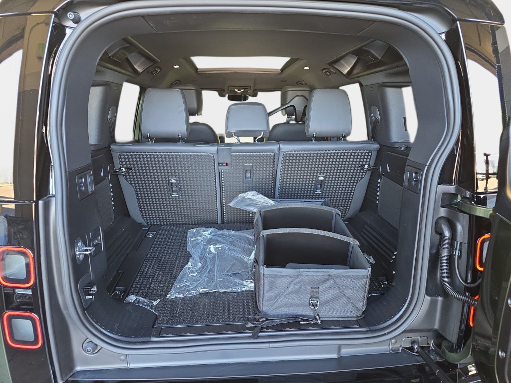 New 2026 Land Rover Defender 110 X-Dynamic SE AWD/4WD image 10