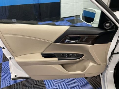 Used 2017 Honda Accord EX-L image 13