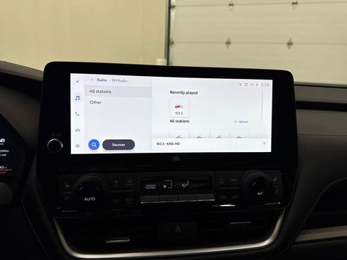 Used 2024 Toyota Grand Highlander AWD image 17