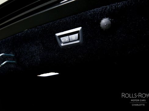 Used 2025 Rolls-Royce Spectre Black Badge w/ Spectre Enhancement Package image 21