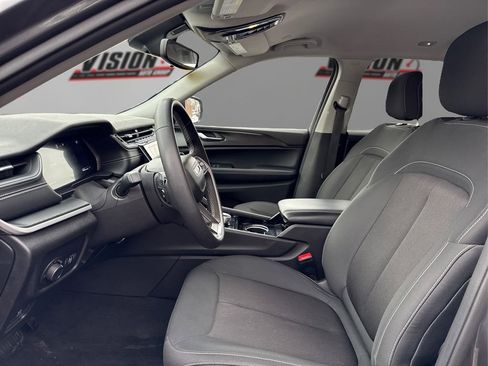 Used 2023 Jeep Grand Cherokee L Laredo image 9