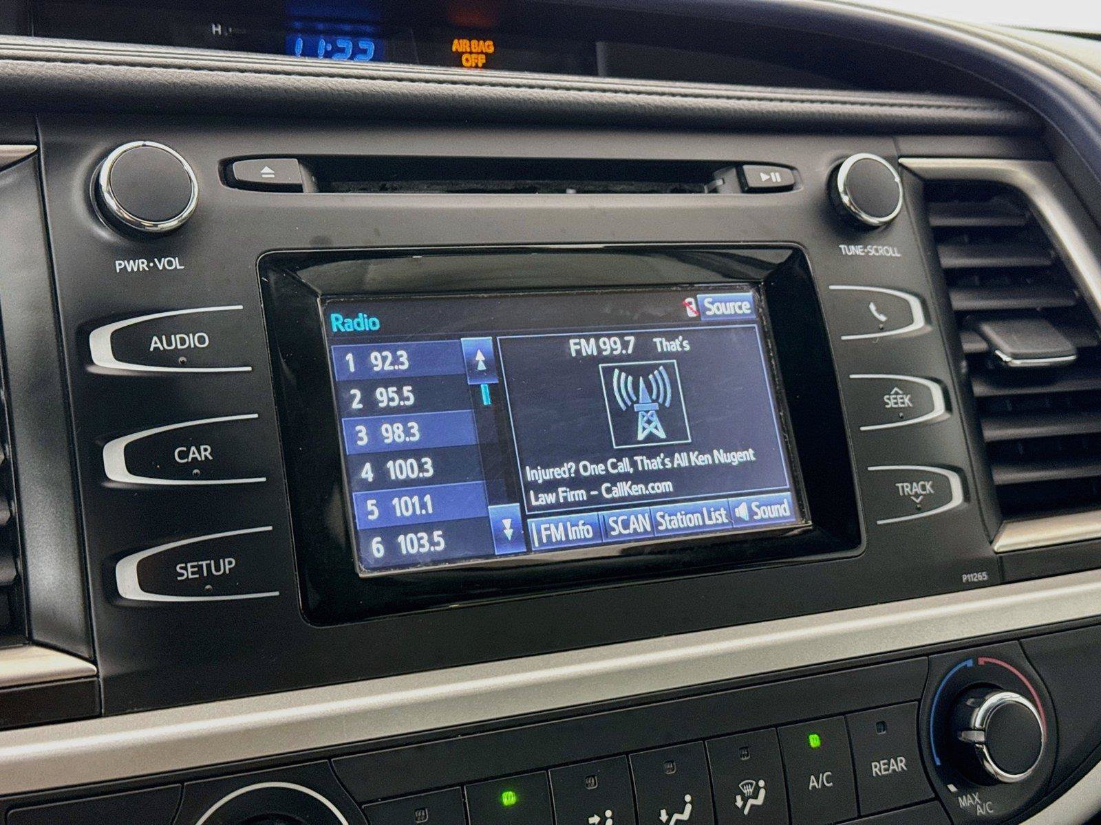 Used 2016 Toyota Highlander LE AWD/4WD image 18