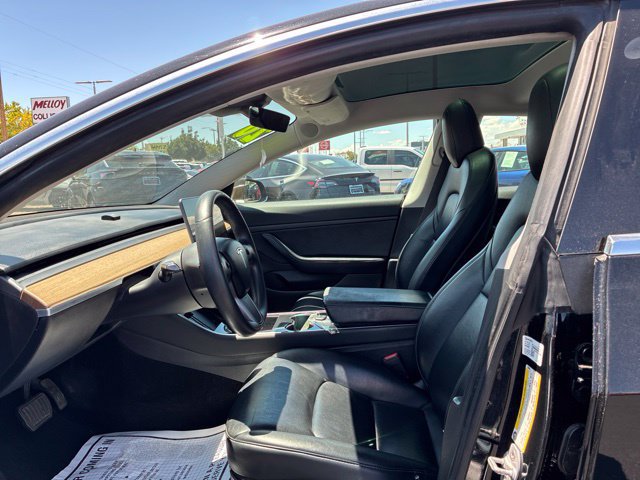 Used 2020 Tesla Model 3 Standard Range Plus RWD image 14