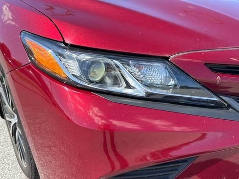 Used 2018 Toyota Camry SE FWD image 12