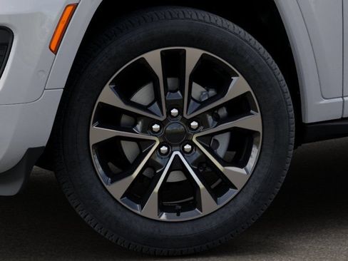 New 2025 Jeep Grand Cherokee Overland w/ Adv Protech Group III AWD/4WD image 9