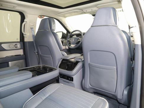 Used 2023 Lincoln Navigator Black Label image 17