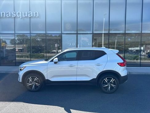Certified 2025 Volvo XC40 B5 Core AWD/4WD image 2