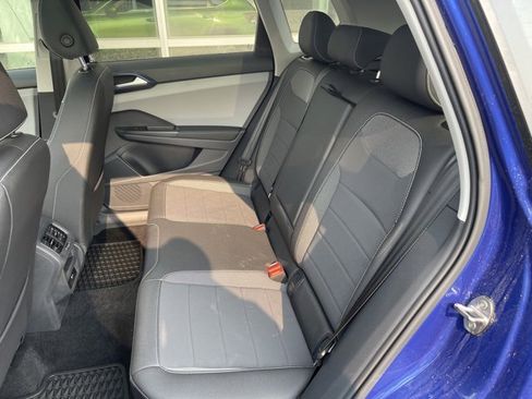 Used 2024 Volkswagen Taos SE w/ Panoramic Sunroof Package image 15