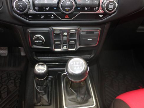 Used 2021 Jeep Gladiator Sport AWD/4WD image 23