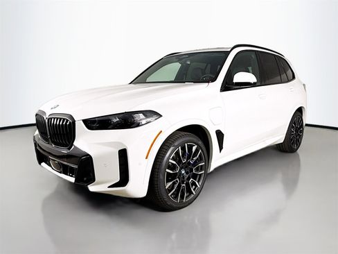 New 2026 BMW X5 xDrive50e w/ M Sport Package image 3