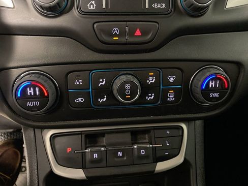 Used 2023 GMC Terrain SLE w/ Driver Convenience Package image 18