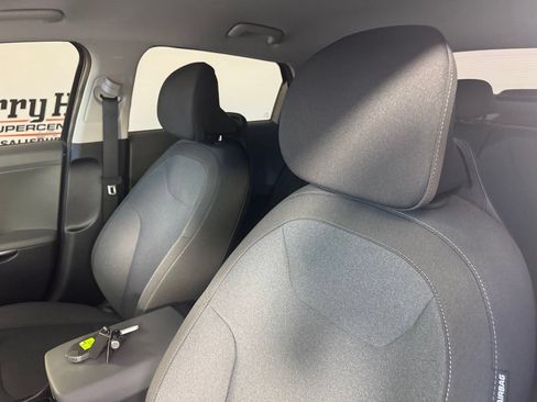 Used 2025 Kia K4 FWD image 9