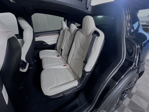 Used 2022 Tesla Model X image 25