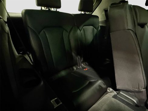 Used 2017 Audi Q7 3.0T Premium Plus w/ Premium Plus Package image 34