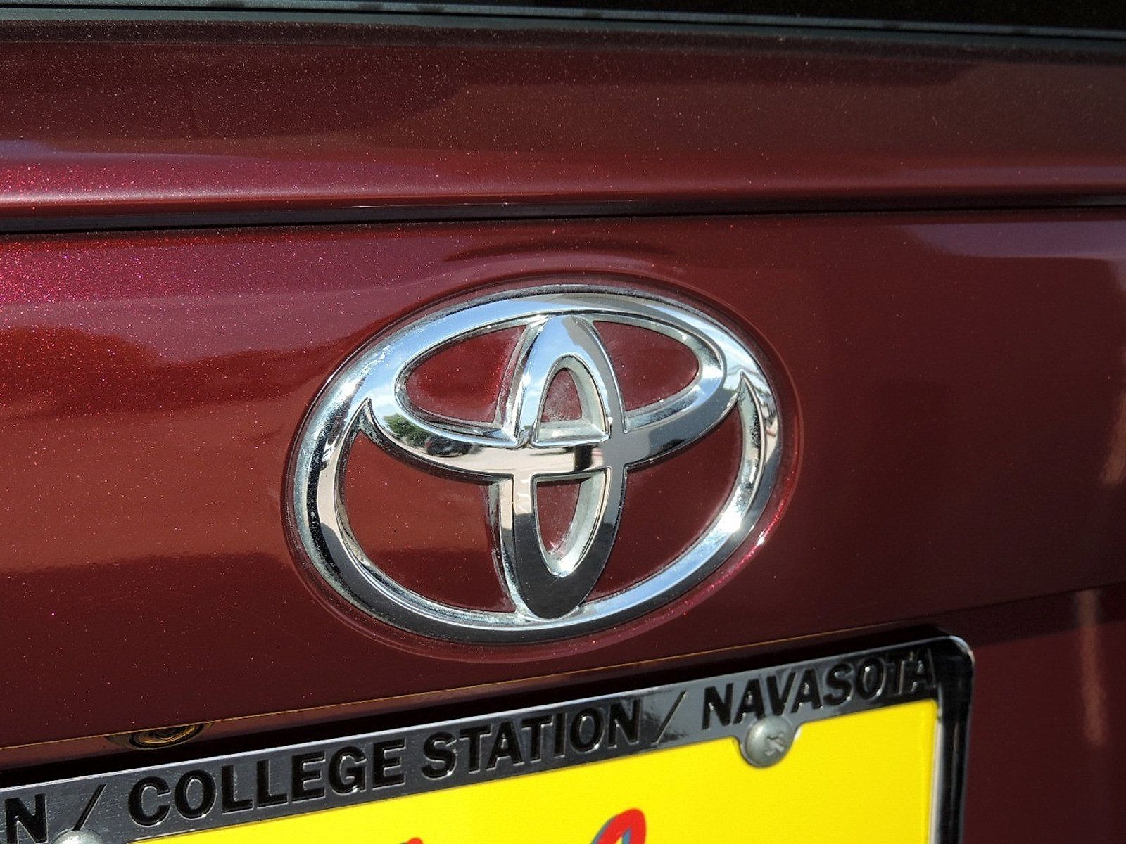 Used 2019 Toyota RAV4 XLE Premium FWD image 15