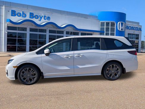 New 2026 Honda Odyssey Touring image 2