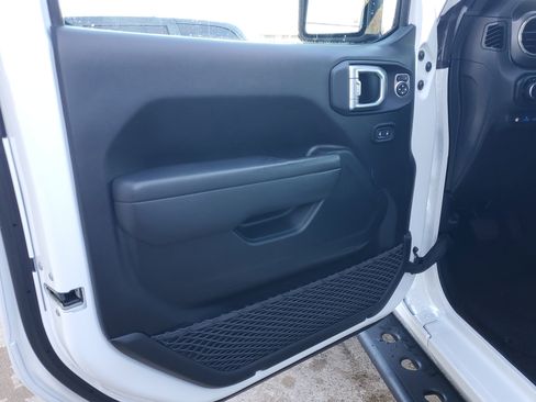 Used 2023 Jeep Wrangler Unlimited Rubicon 4xe image 6