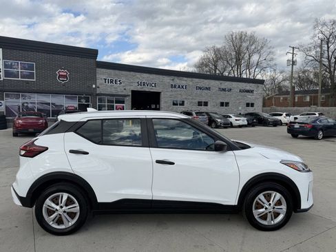 Used 2021 Nissan Kicks S image 7