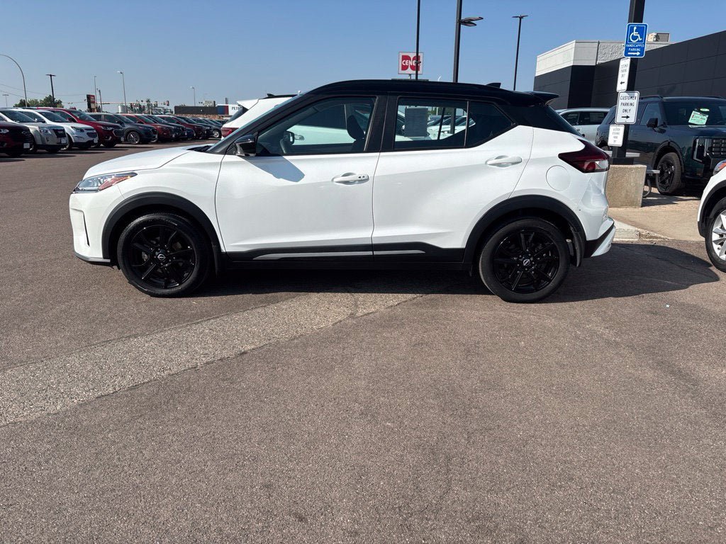 Used 2023 Nissan Kicks SR FWD image 8