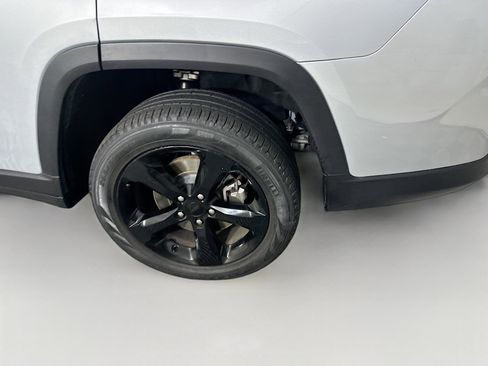 Used 2023 Jeep Grand Cherokee L Limited w/ Black Appearance Package image 11