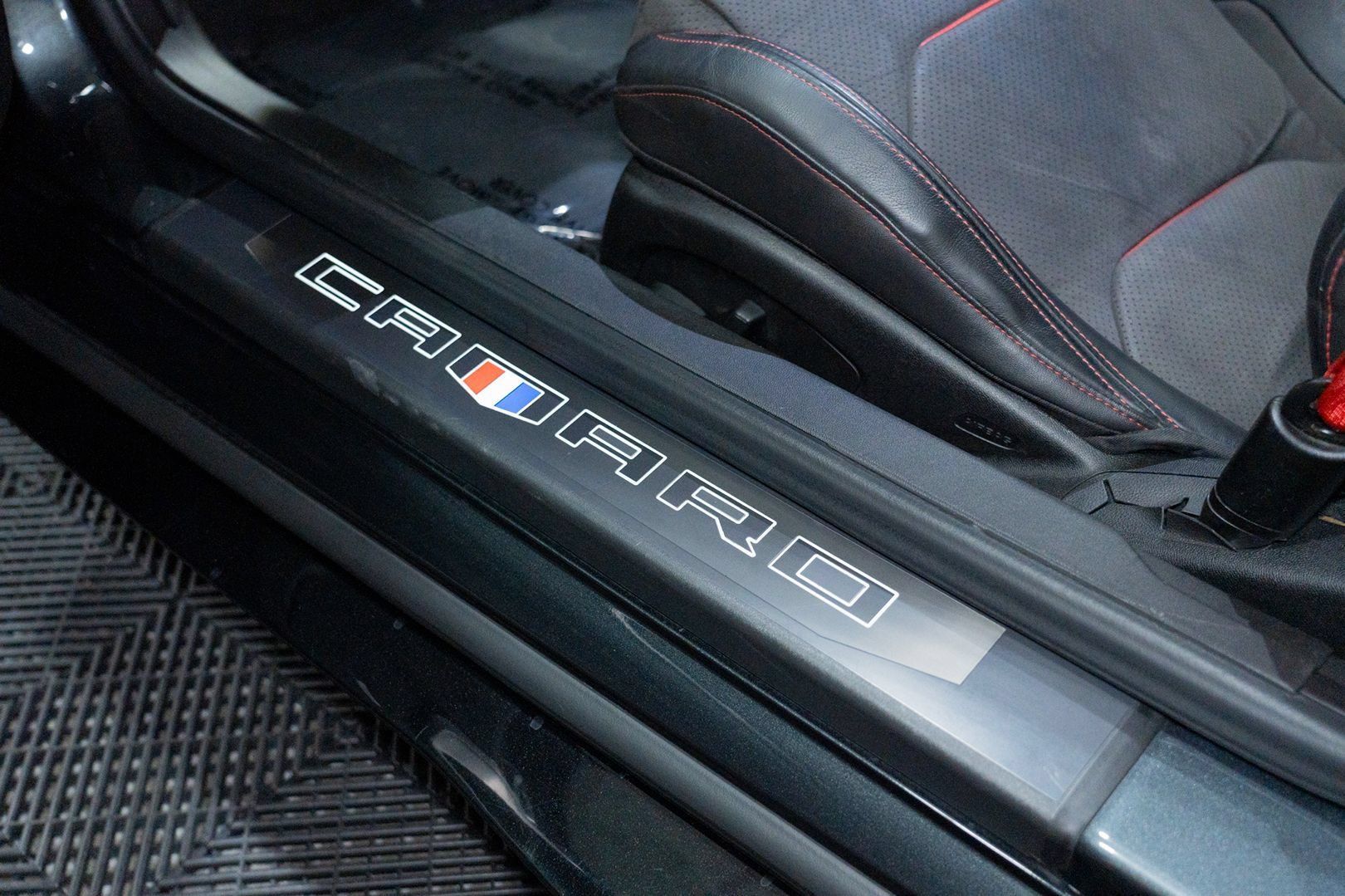 Used 2018 Chevrolet Camaro ZL1 RWD image 21