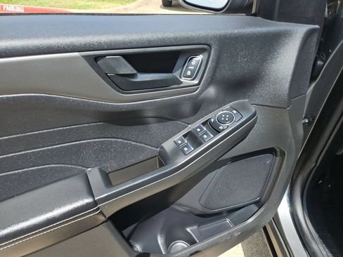 Used 2025 Ford Escape Active AWD/4WD image 12