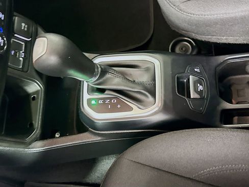 Used 2019 Jeep Renegade Latitude image 16