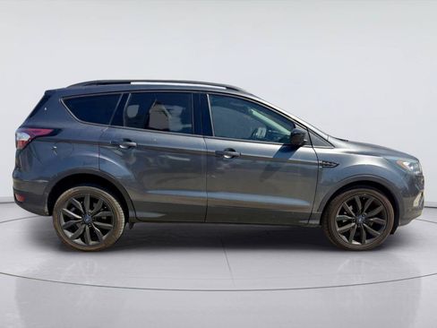Used 2017 Ford Escape SE w/ SE Sport Appearance Package FWD image 2