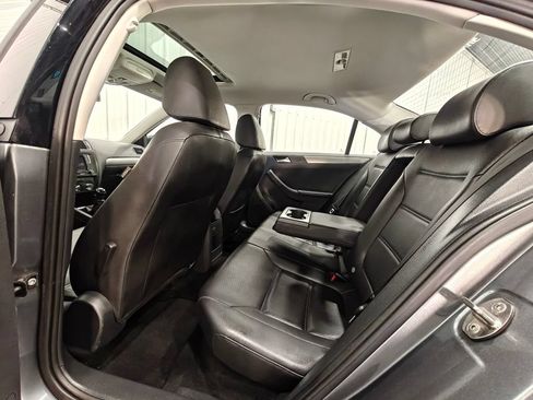 Used 2017 Volkswagen Jetta SE FWD image 23