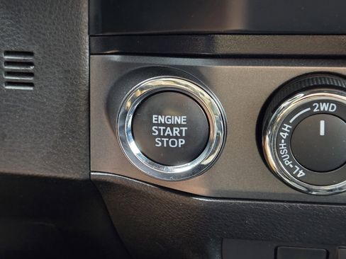 Used 2023 Toyota Tacoma TRD Off-Road w/ Technology Package AWD/4WD image 31