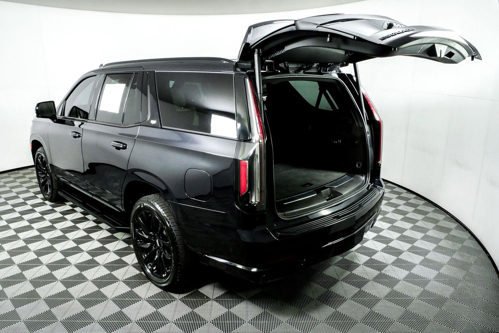 Certified 2023 Cadillac Escalade Sport AWD/4WD image 38