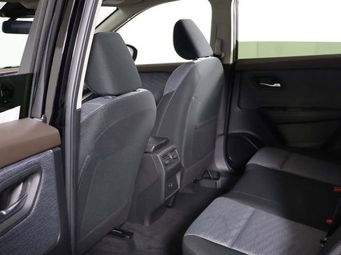 Used 2023 Nissan Rogue SV image 24