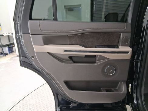 Used 2021 Ford Expedition Limited image 21