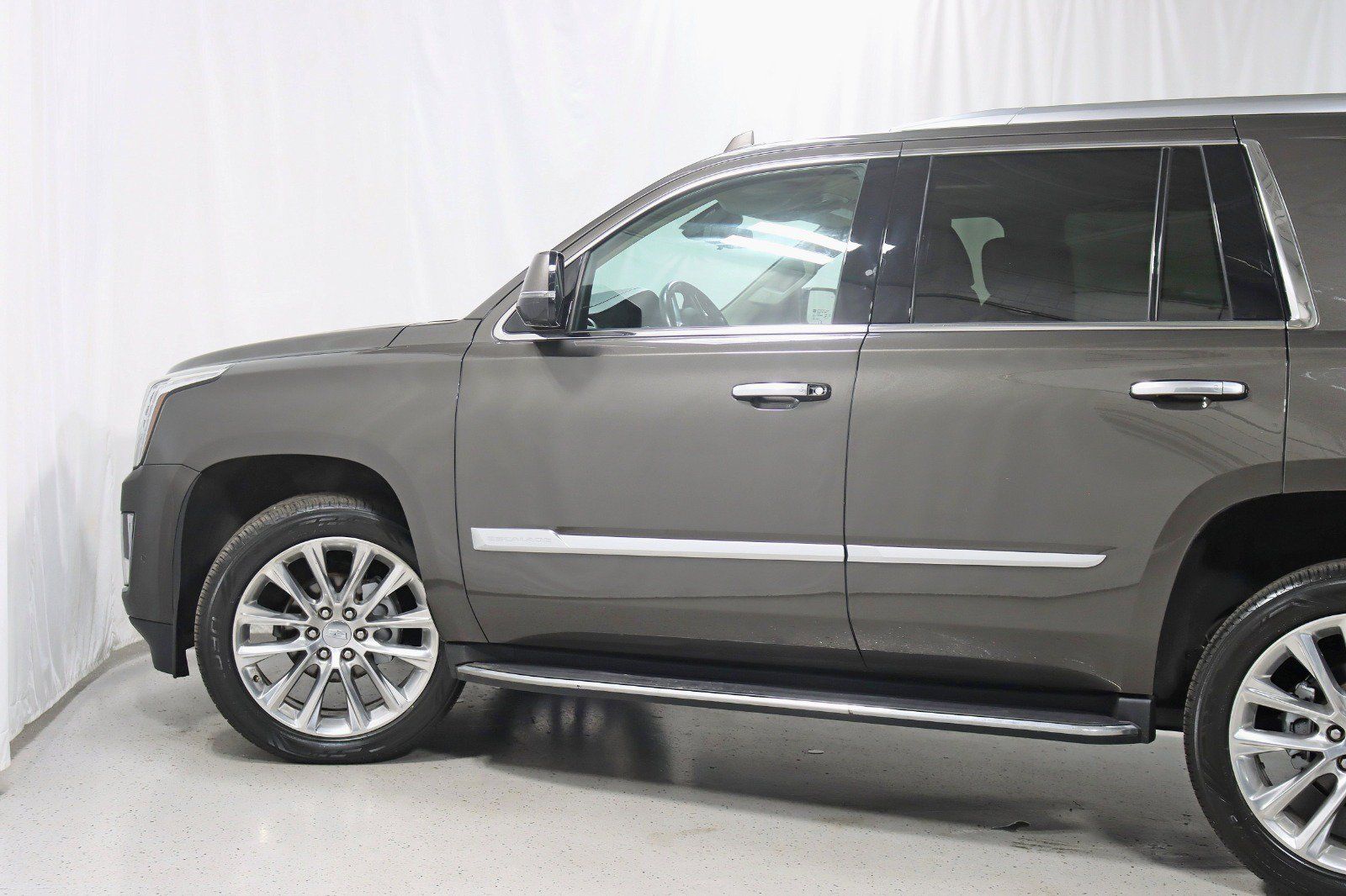 Used 2020 Cadillac Escalade Luxury AWD/4WD image 11