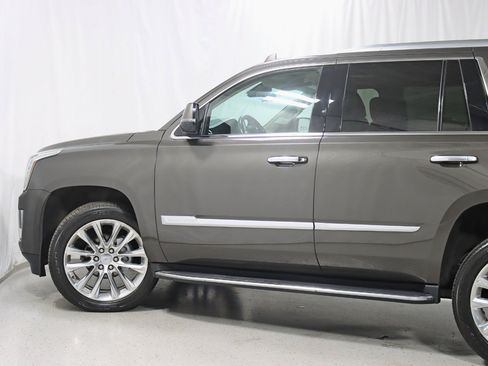Used 2020 Cadillac Escalade Luxury AWD/4WD image 11