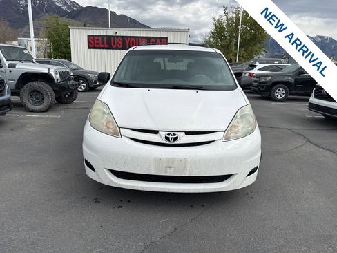 Used 2008 Toyota Sienna CE image 2