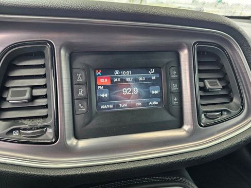 Used 2015 Dodge Challenger SXT image 25