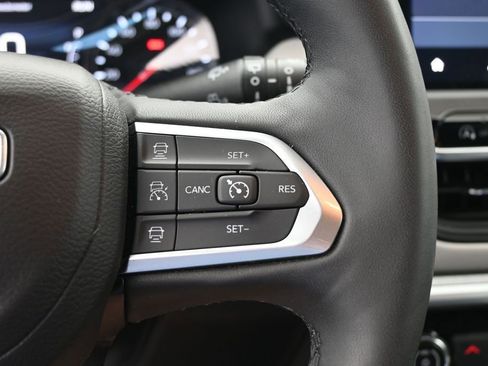 Used 2025 Jeep Compass Limited AWD/4WD image 33