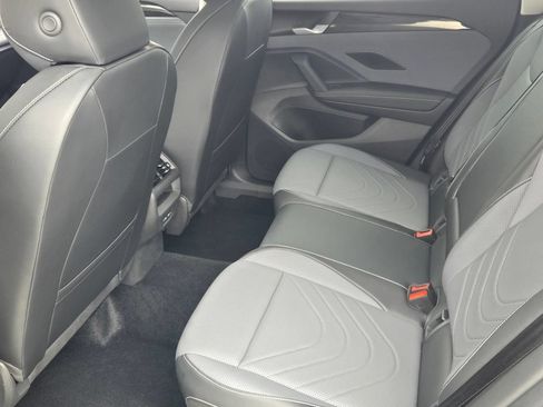 Certified 2026 Volkswagen Tiguan SE w/ Panoramic Sunroof Package FWD image 12